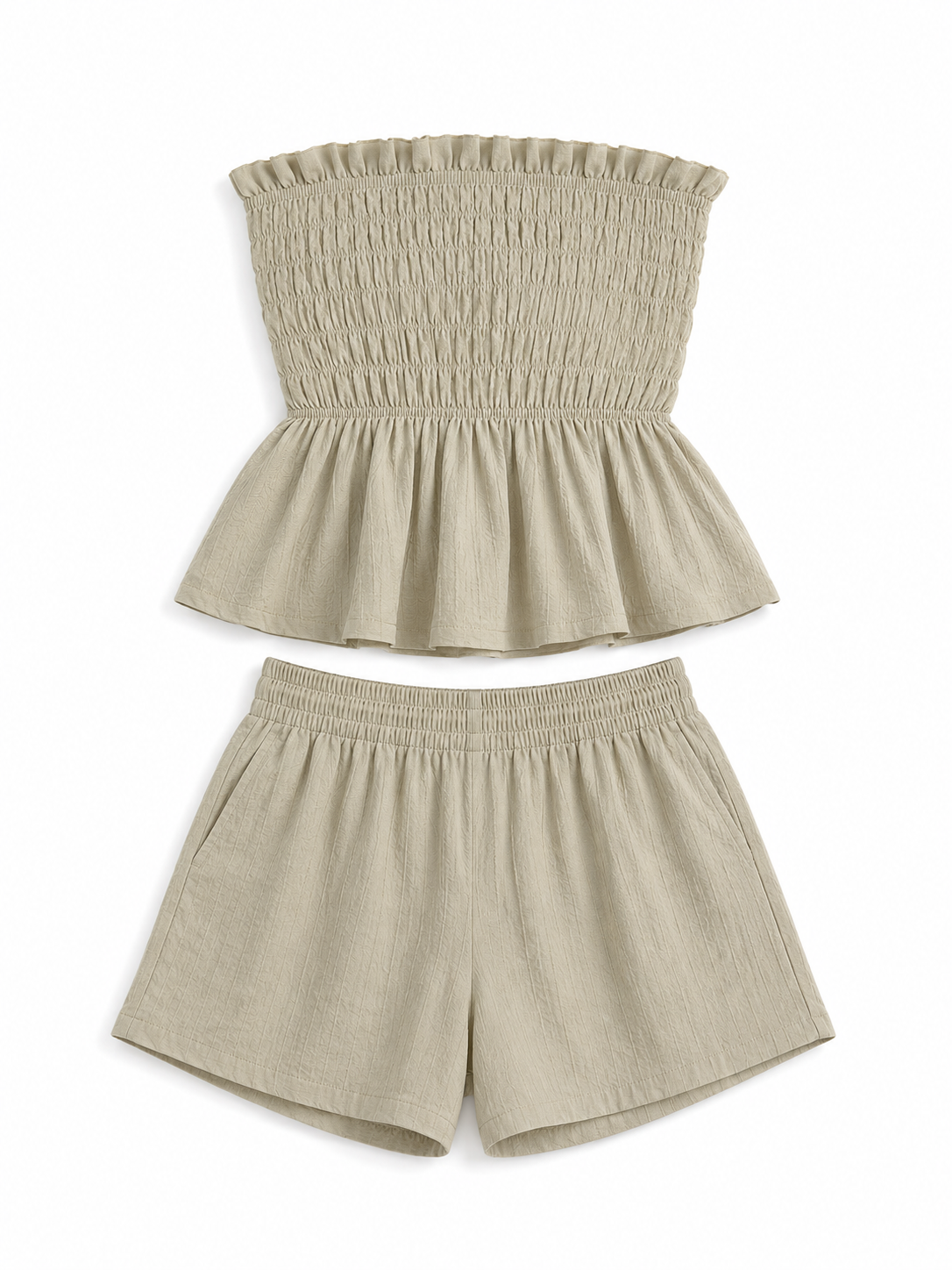 Schulterfreier Zweiteiler mit Shorts